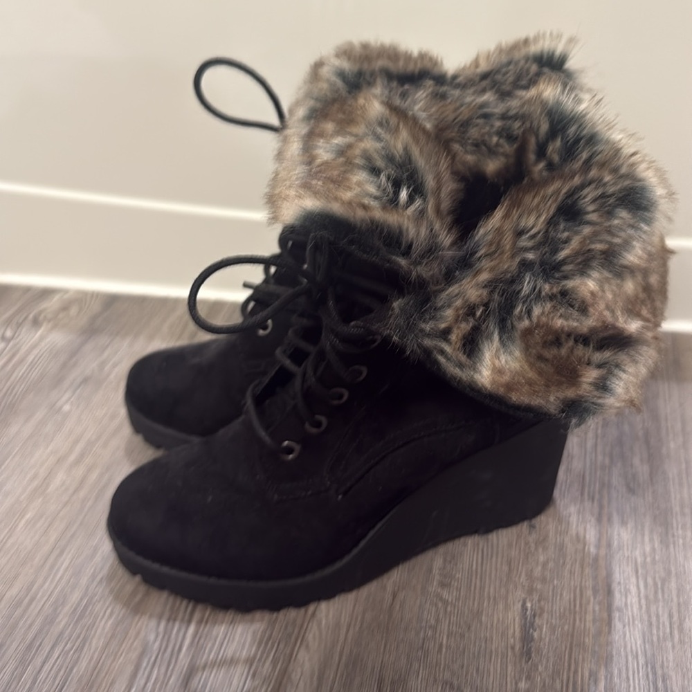Women's Rocket Dog wedge lace-up boot, faux suede with fur inside